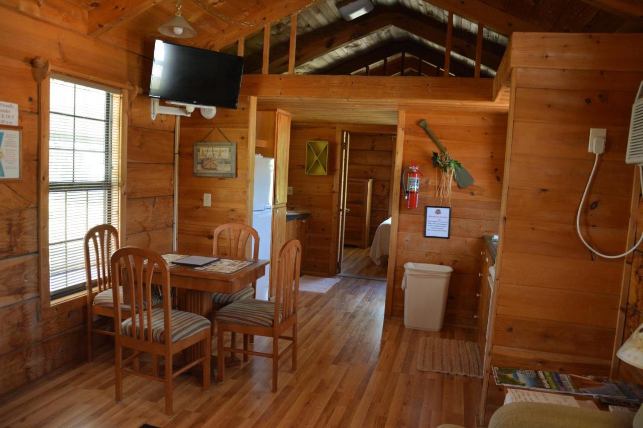Camp Mack Lodge, Marina & Rv Resort Лейк-Уэльс Экстерьер фото