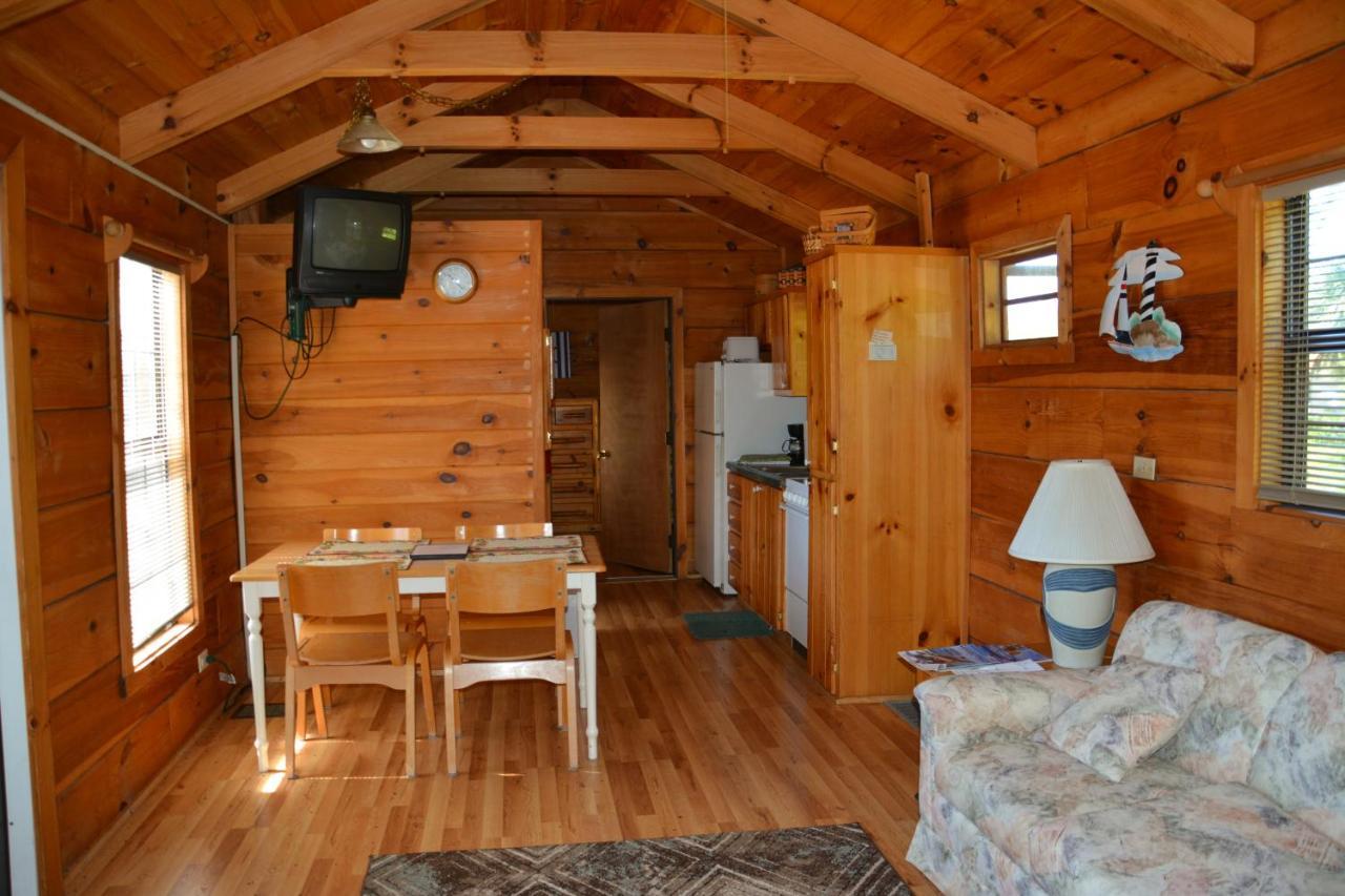 Camp Mack Lodge, Marina & Rv Resort Лейк-Уэльс Экстерьер фото