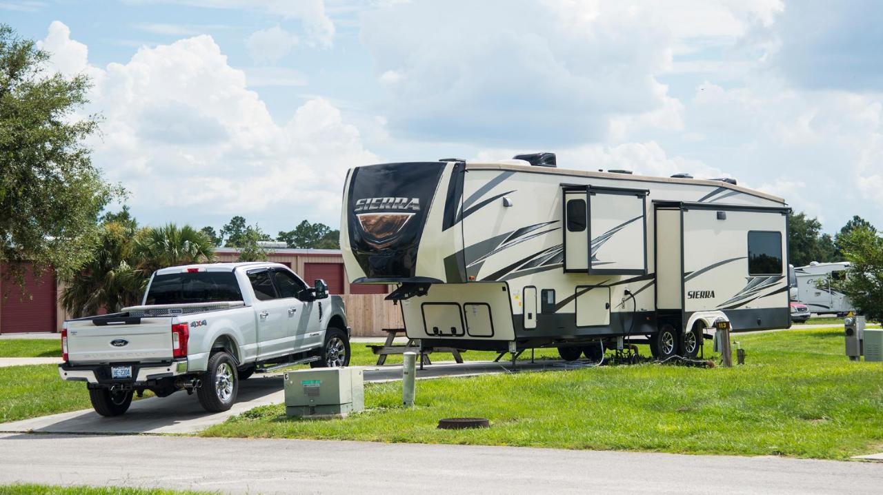 Camp Mack Lodge, Marina & Rv Resort Лейк-Уэльс Экстерьер фото