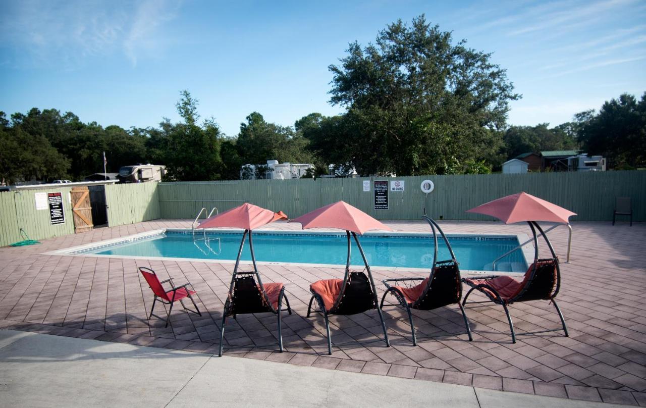 Camp Mack Lodge, Marina & Rv Resort Лейк-Уэльс Экстерьер фото